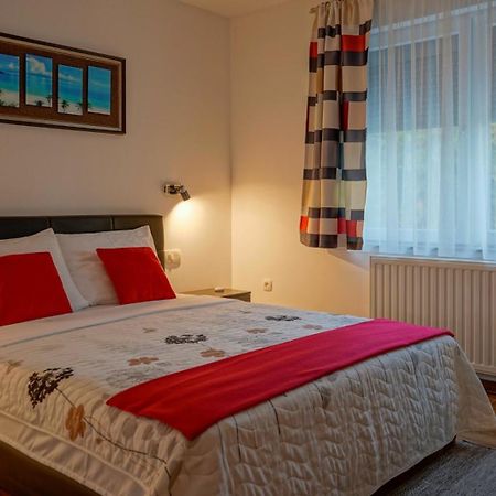 Apartments Paradise Licko Petrovo Selo エクステリア 写真