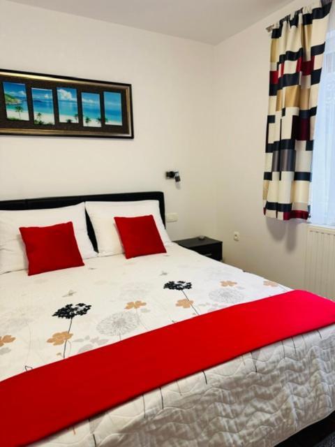 Apartments Paradise Licko Petrovo Selo エクステリア 写真