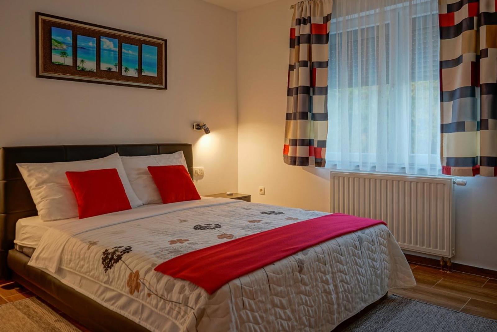 Apartments Paradise Licko Petrovo Selo エクステリア 写真